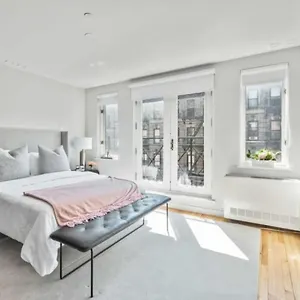 Luxe Studio With Charming Juliet Balcony New York